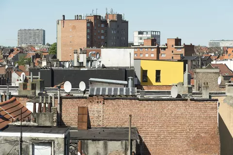 Inscription urbaine qui se démarque de son contexte