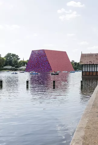 The London Mastaba, Christo